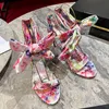 Designer Sandals Donne che attraversano mulo satinate pantofole che fioriscono scorrevoli di punta rotonda con tacchi da 8,5 cm Multicolor Fashion Luxury Slue