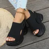 Chaussures décontractées Femmes Sandales 2024 Talon de coin d'été Cover Foot Foot Dames Plateforme de mode à semelle épaisse