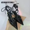 Elbise Ayakkabı 2024 EST Yaz Patent Deri Deri Süreli Yüksek Toprak Strappy Kadın Sandalet Perçin Dekora Pompaları Kadın Zapatos De Mujer