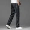 Jeans masculin Summer Mens Stretch Strething Straight Jeans classique Black Blue Business Casual Loose Taille Pantalon Denim Pantalon Brand Y240507