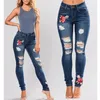 Les jeans pour femmes s'étirent pour les femmes à fleurs élastiques dames pantalons de jean crayon trou de rose pantalon Rose motif brodé