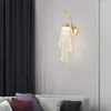 Lampada a parete Lampade a LED moderne Torcia acrilica Torcia minimalista Nordic Decorazioni per la casa camera da letto Luci da soggiorno Luci da soggiorno