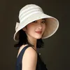 デザイナーの豪華なファッション帽子のためのワイドブリムバケツハット夏スタイルボウストライプ春の夏の太陽バイザー旅行通気性のある屋外クライミング