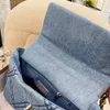 25 cm Classic Hardware Designer Blue Diamond Metal Metal Femmes Denim Cowboy Sacs Jumbo Silver Blue Handle Chain multicolore Tote Deep Quilt Koim