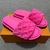 Designer sandaler tofflor pool kudde glidmärke man kvinnor glider svart scuff platt sandaler mules solnedgång vadderad främre rem gummi tjock botten strand flip flops 1v