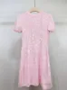 Robes de fête Femmes Pink Sequin Knit Mini robe O-Neck Reck à manches courtes Robe bouton de ramine pour la femme 2024