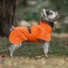 Giacca da pioggia dell'abbigliamento per cani traspirante per via errata per impermeabile con copertura per la testa lenitiva impermeabile