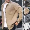 メンズジャケットメンジャケットスプリングカーディガンターンダウンカラーパッチポケットソフト通気性の長袖シャツをスタイリッシュな外観にする