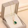 Anhänger Halskette in Retro Leicht Luxus grünes Wasser Tropfen Halskette für Frauen trendy Edelstahlinnen weibliche Nackenkette Schmuck Großhandel Großhandel