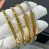 2024 Designer Charm -armband Högkvalitativ trendmärke Lyxiga smycken Bangles för kvinnor Klassiker Geometriska Zircon Lock Rose Gold Anniversary Gift