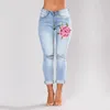 Les jeans pour femmes s'étirent pour les femmes à fleurs élastiques dames pantalons de jean crayon trou de rose pantalon Rose motif brodé