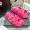 2024 Designer de verão Sandálias femininas Plataforma branca preta rosa Creme cinza praia Lia ao ar livre Moda home slides 35-42