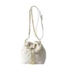 Xiaoxiangfeng Lingge Kette Schulter für Frühling/Sommer für Frauen 2024 New Crossbody Bucket Bag Mode Perl Handtasche 80% Fabrik Großhandel