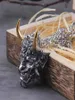 ペンダントネックレスバイキングジュエリーは、gift1630078として木製の箱を添えたステンレス鋼の悪魔の悪魔の男性ネックレスをフェードしないステンレス鋼の悪魔の悪魔の男性ネックレス