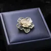 Brooches Femme pour la nouveauté de l'émail Bauhinia Broche Tempérament personnalisé Pin d'élégant Cordigan veste exquise Cordigan