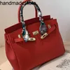 Bolsa de bolsa de casamento vermelho de platina para a noiva 2024 de ponta e elegante bolsa de noiva portátil com grande capacidade para crossbody bolsa artesanal de couro genuíno