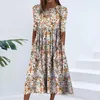 Lässige Kleider Frauen Sommerkleid runden Hals Retro Blumendruck mittelschärmend A-Linie plissierte Seitentaschen hohe Taille Big Saum Urlaub Midi