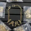 Bracelet de conception de luxe Bracelet en acier titane Bracelet Femme Femmes LETTRE 18K Gold plaqué CRYSATL RHINESTONE LIEN CONSEIL LIEN ACCESSOIRES DE BEXTLRY