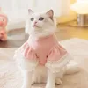 Camisa de fundo de moda de vestuário para cães, roupas macias e macias de renda fofa de luva voadora de luva de animais de estimação de gatinho de gato fantasia