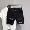 Mens 2023 adesivos de furo coreano Slim jeans calças curtas Leggings jeans shorts 240423