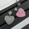 2024 Designer Brouille à oreilles Les femmes aiment la mode de luxe perle jolie metal girl juiverie fun filles glace OHRINGE LETTRES CLASSIQUES C CONDITIONS Valentin Cadeaux