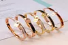 316L Titanium Steel Bracles pour femmes Rose Gold Silver Color Black White Surface Letter Bracelet Couple de mode Bracelet de mariage B6635463