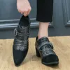 Chaussures officielles des hommes avec des basaux hauts à talons plats