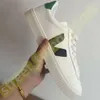 Scarpe casual designer francese Brasile Verde a basso contenuto di carbonio a basso contenuto di carbonio v Piatta piattaforma di cotone organico Sneakers Women Casual Classic White Designer Designer Mano Mens P58