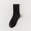 Herrensocken Sport mittlerer Tube Männer im College -Stil im College -Stil Herbst und Winter Baumwolle Schwarze Weiße Strümpfe vielseitig