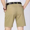 Shorts masculins Summer confortable Mentes pour hommes 100% coton Shorts hommes kn longueur banc de planches classiques shorts de plage masculine pantalon court y240507