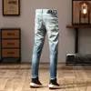 Mäns jeans Motorcykel Mens High-End sömmar Design Fashionabla All-Match Patch Gradient Color Retro Fashion Traban Motor Trousers Q240509