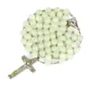 Naszyjniki wisiorek świecą w ciemnym naszyjniku różańca dla kobiet inri Crucifix krzyż 8 mm łańcuchy z koralikami religijne biżuteria wiara biżuteria
