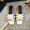 Designer tofflor Tribute gummi glider läder platt klackar claquette för kvinnliga kvinnor sommar utomhus rum skor mode sandaler sandlar 35-42 flip flops 17 902