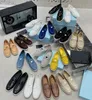 Designer loafers män skor platt mules läder loafer kvinnor casual skor triangel paljett sandaler klassisk spänne rund tår skjutreglage sommarstrand tofflor