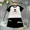 Fashion Girls Habillez Summer Baby Tracksuit Kids Designer Clothes Taille 110-160 cm Contraste Patchwork T-shirt et Logo en peluche Jupe courte 24mai