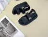 Mode Baby Sandalen Buchstaben Logo dunkle Streifen Kinder Schuhe Kosten Preis Größe 26-35 einschließlich Box Anti Slip Sohle Sommer Girls Pantoffeln 24may