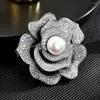 Broszki Delikatne luksusowe szlachetne broszka róża żeńska osobowość Joker pin krystaliczne akcesoria perłowe proste prezenty odzieżowe