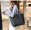 Sacs à bandouliers Big Capacile Luxury Designer Handsbag pour les femmes 2024 Flower Pu Leather Sac à provisions Vintage fourre-tout