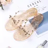 Designer tofflor Summer Women Beach Flip Flops Shoes Classic Quality Studded Ladies Cool Bow Knot Flat Slipper Female Rivet Jelly Sandals Shoes