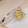 Estilo famoso de alta qualidade Sona amarela de quarros clara anel de diamante quadrado Platina Plated Women Wedding noivado anel de moda fina jóia 175z