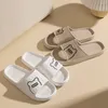 Slippers Femme Cartoon Bear Soft Eva Flip Flip Flip Flops Summer Couples Salles Sandonats Sandales Sandales de Sandin