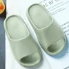 Slippers pour garçons filles chaussures de maison des hommes d'été femmes tongs les tongs doux house plage unisexe oreiller glissements enfants adultes enfants 240509