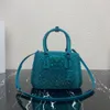 Sac de tueur 7a 1ba896 Crystal Totes Mini Satin Handbag Diamonds Triangle Sacs à bandoulière Trois poches à fermeture éclair