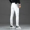 Designer de jeans masculino Spring New Jeans Men's Algody Stretch Slim Fit e White Youth calças