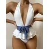 Kvinnors badkläder klänningar kvinna sommar 2024 vit ruffle sexig mode kort kjol baddräkt bikini feminin bikinis en bit