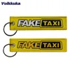 Keychains Lonyards 1 pièce 3 pièces à vendre de faux taxis avec des étiquettes jaunes brodées des deux côtés.