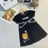 Roupas de grife infantil 2024 Verão meninas vestidos famosos marca teddy urso estampado desenho animado fofo manga curta redonda pescoço princesa a linha de saia