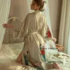 Kadınlar Robe Femme Peignoir Çiçek Baskı Loungewear Kadın Rayon Batah Kemono Nightwear Seksi Samimi Samimi Silk Büyük Boy Tapın