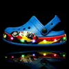 الصيف الصيفي الصيفي الصيانة LED LED Luminous Flash Shoes Boys and Girls Beach Fashion Sports Q240409