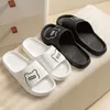 Slippers Femme Cartoon Bear Soft Eva Flip Flip Flip Flops Summer Couples Salles Sandonats Sandales Sandales de Sandin